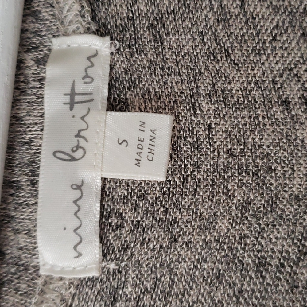 Sweater with knot tie in front - Picture 3 of 4